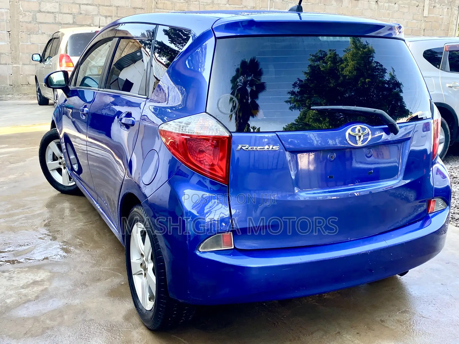 Toyota Ractis 2011 Blue