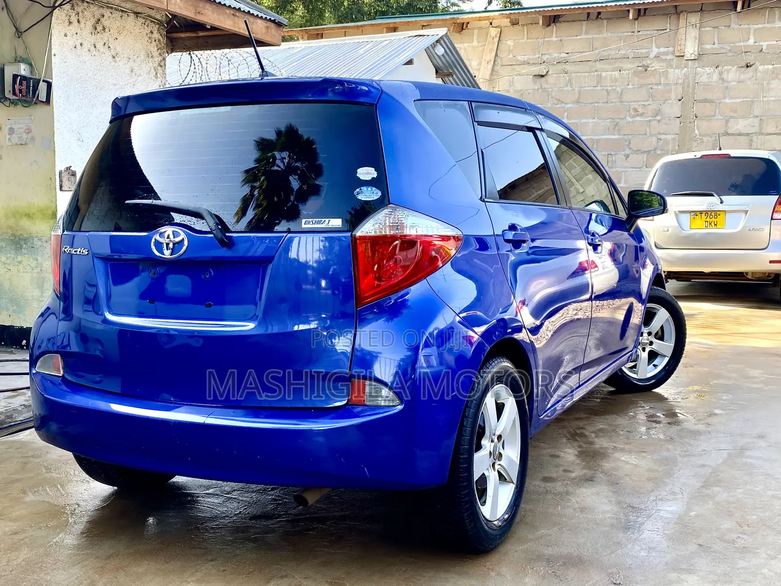 Toyota Ractis 2011 Blue