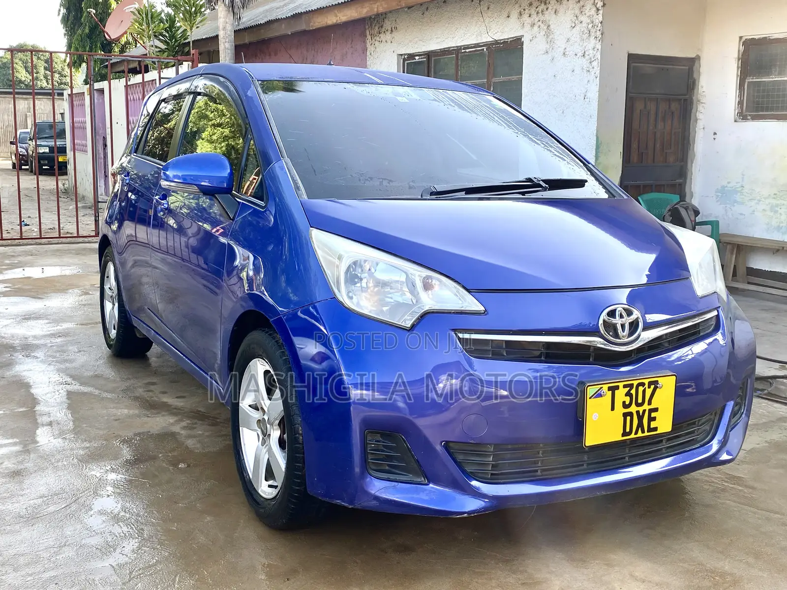 Toyota Ractis 2011 Blue