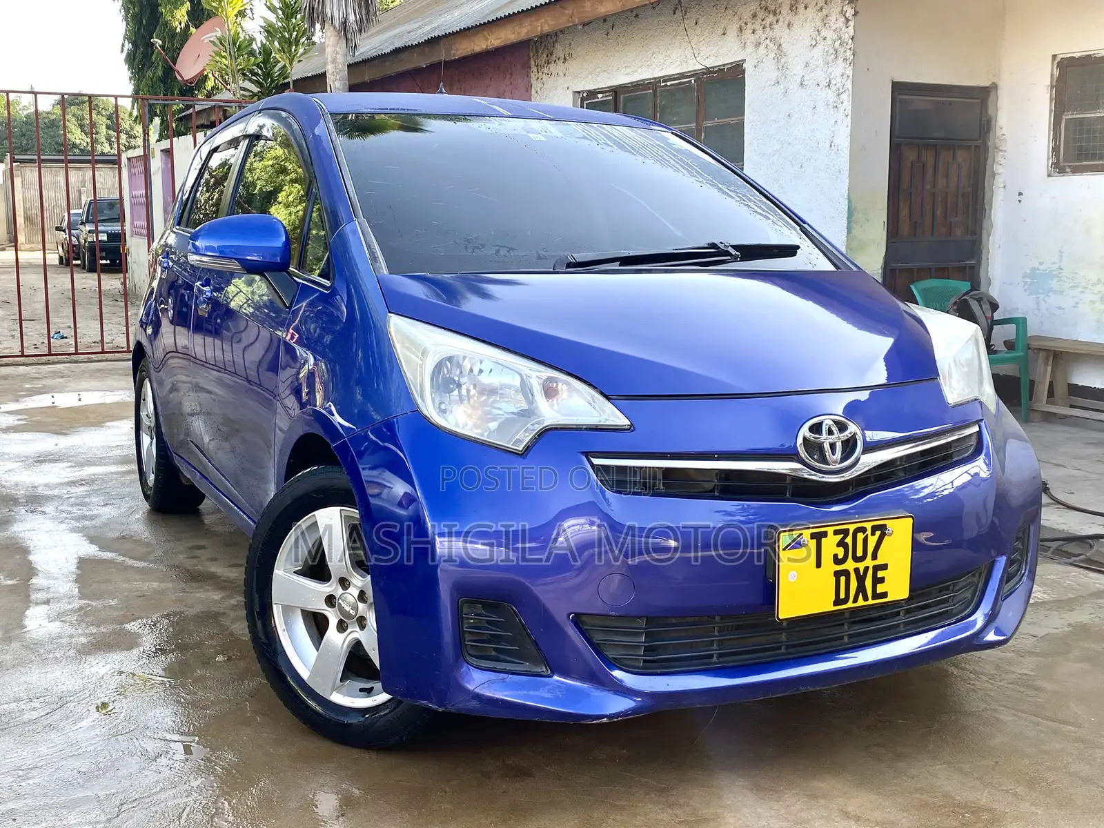 Toyota Ractis 2011 Blue