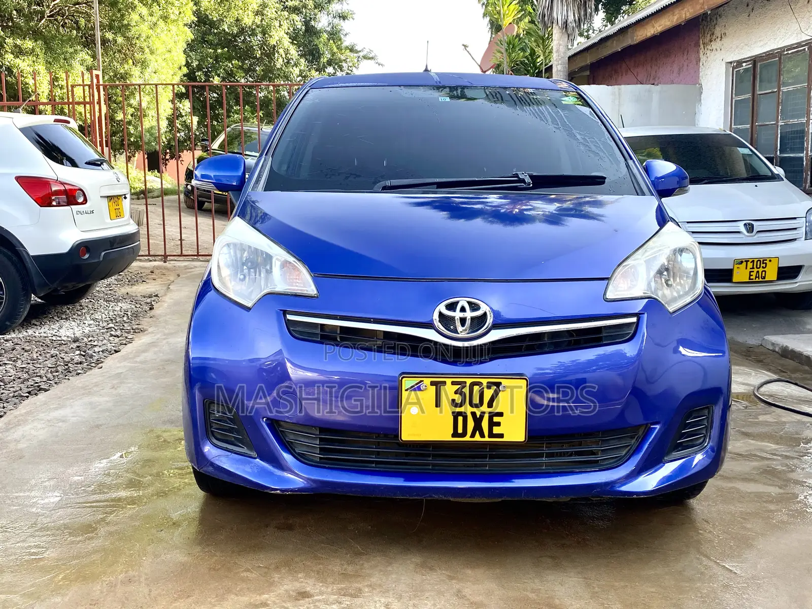 Toyota Ractis 2011 Blue