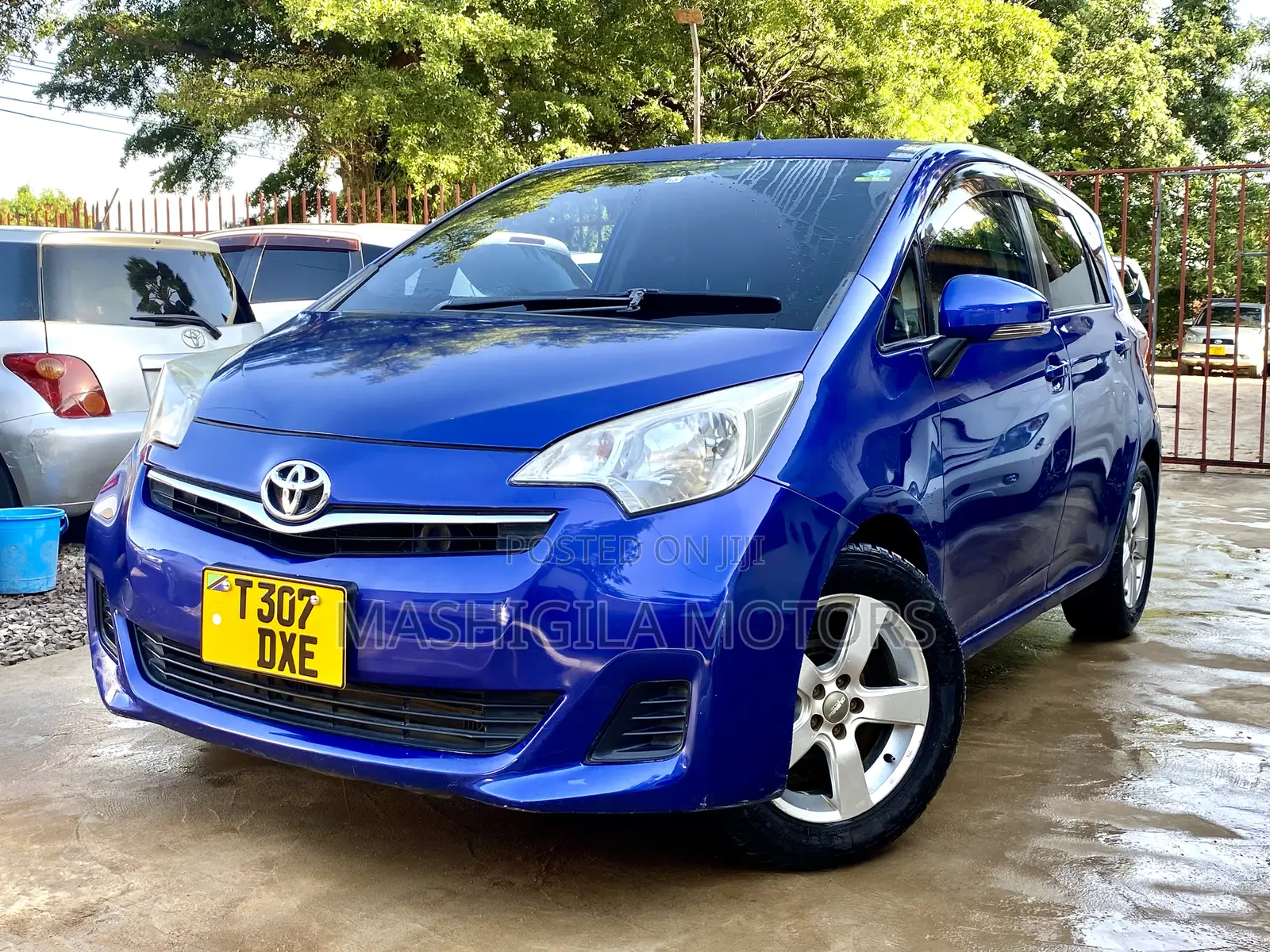 Toyota Ractis 2011 Blue