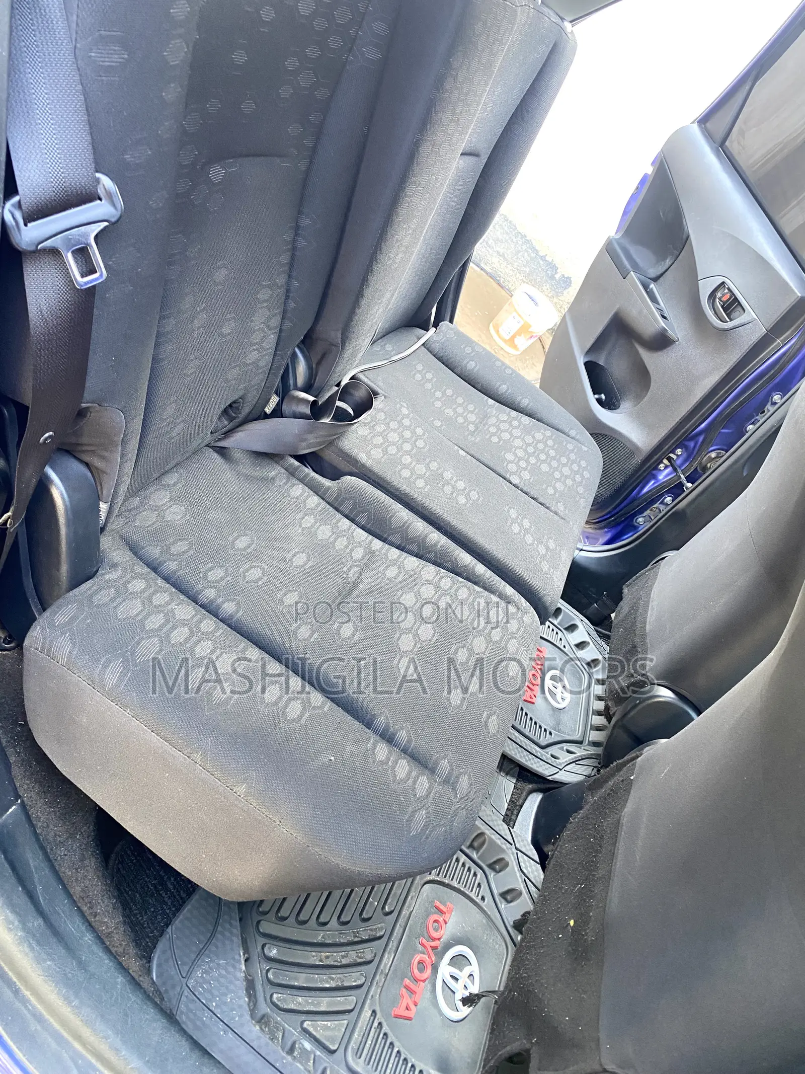 Toyota Ractis 2011 Blue