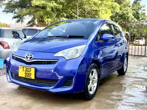 Toyota Ractis 2011 Blue