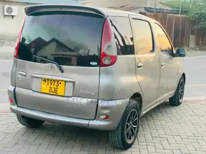 Toyota Fun Cargo 2004 Silver