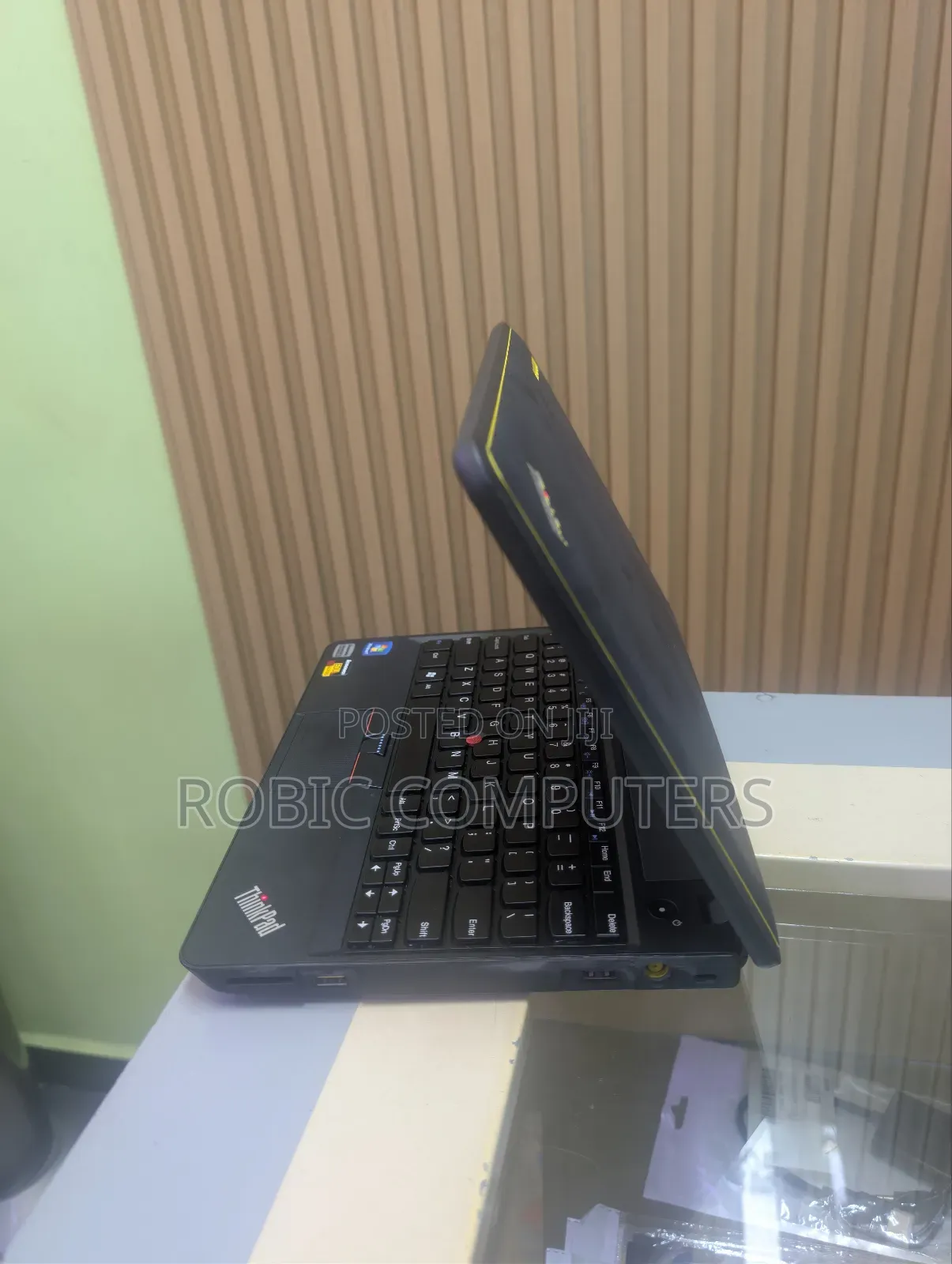 Laptop Lenovo ThinkPad X130e 4GB Intel HDD 250GB