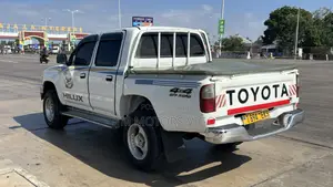 Toyota Hilux 2001 White
