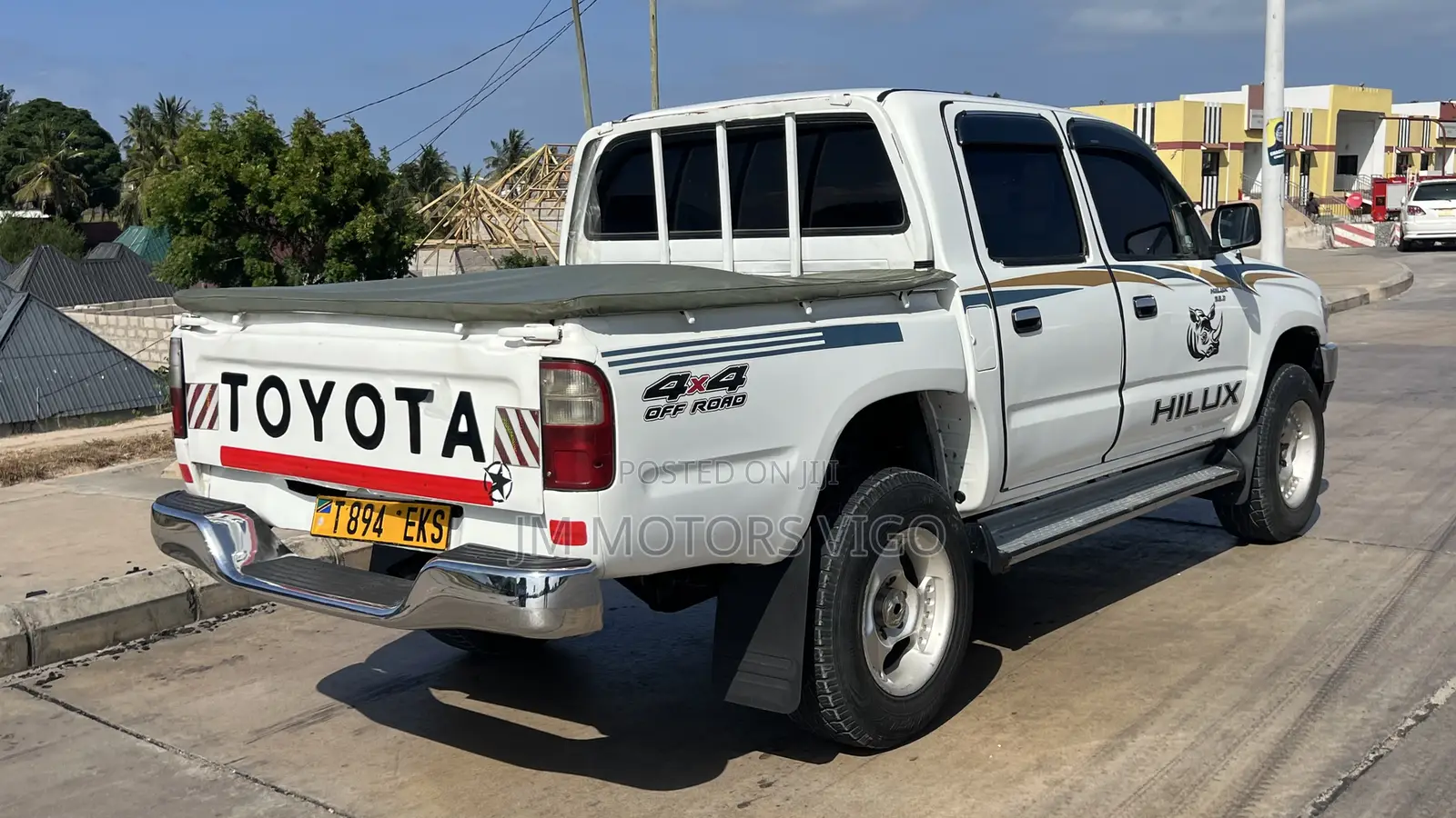 Toyota Hilux 2001 White