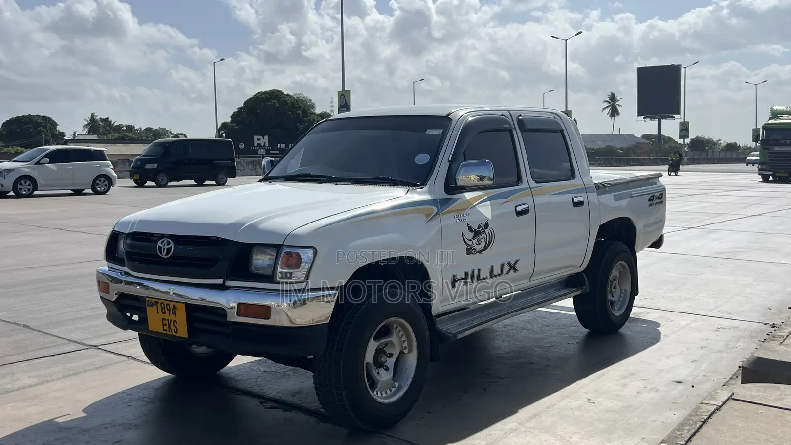Toyota Hilux 2001 White