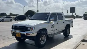Toyota Hilux 2001 White