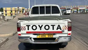 Toyota Hilux 2001 White