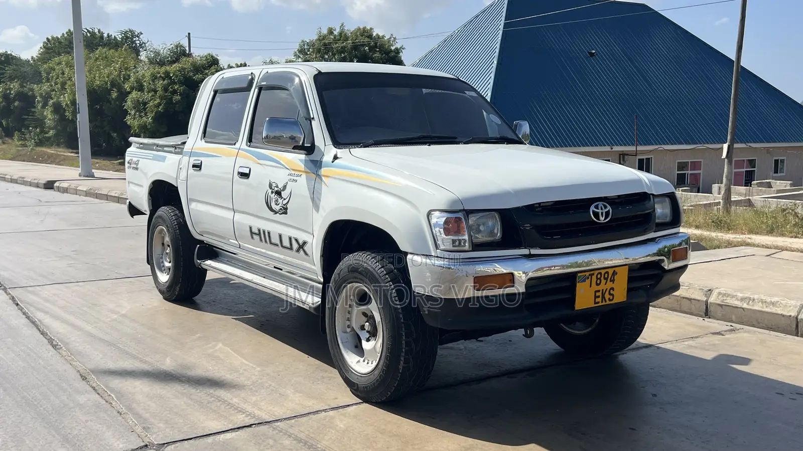 Toyota Hilux 2001 White