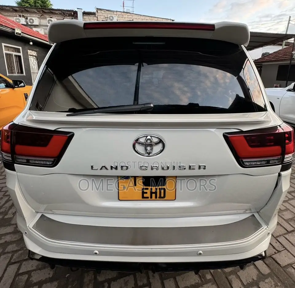 Toyota Land Cruiser 2013 White