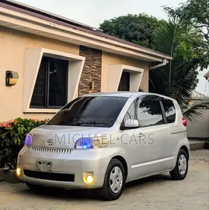 Toyota Porte 2005 Silver