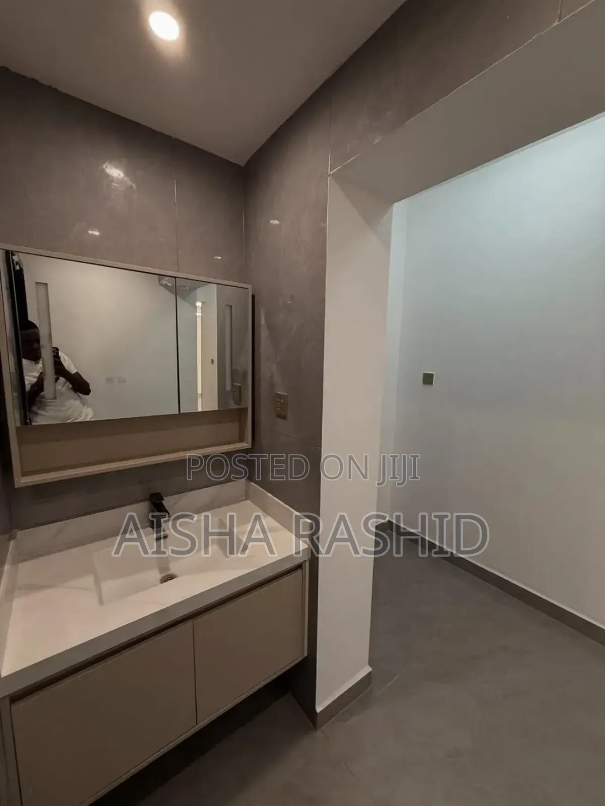 Furnished 3bdrm Apartment in Oyster Bay for sale