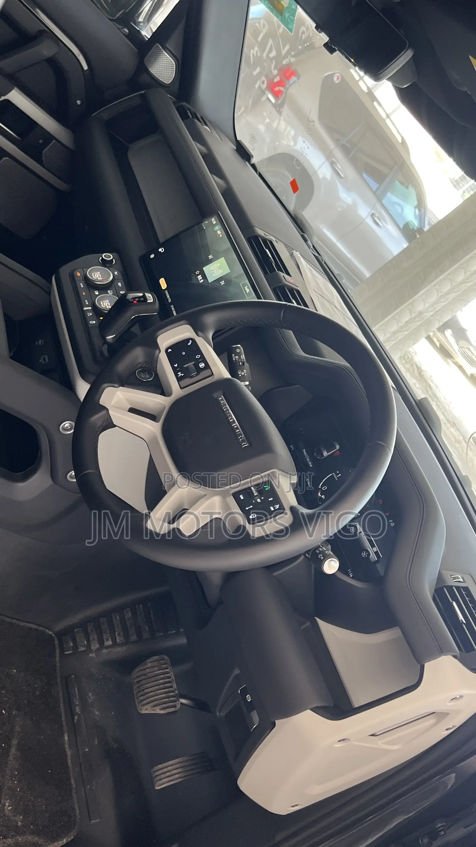 Land Rover Defender 2025 Gray