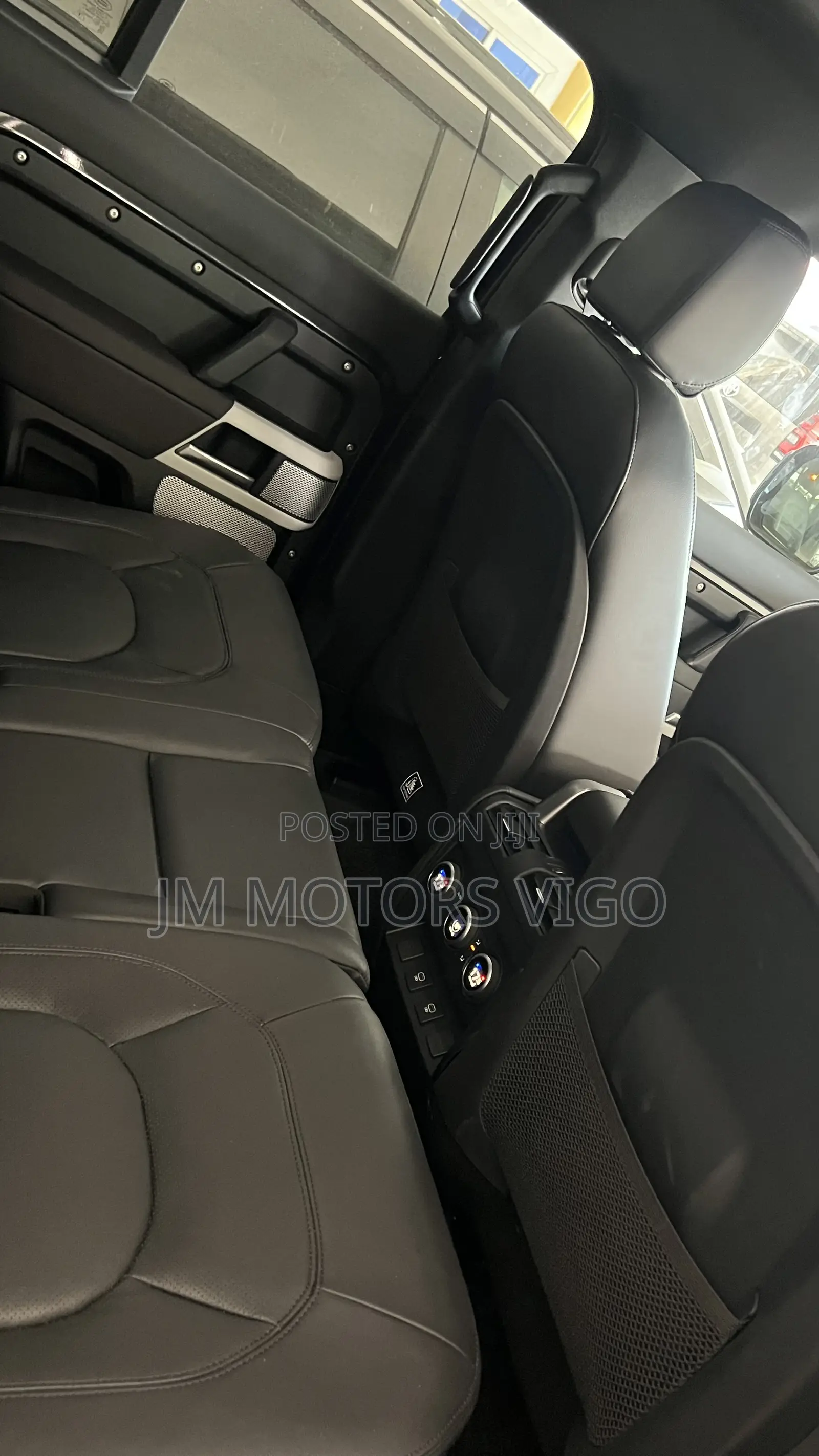 Land Rover Defender 2025 Gray