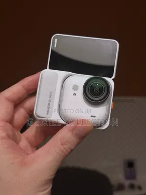 Inst360 Go Ultra (Tiny Hands-Free Cam)