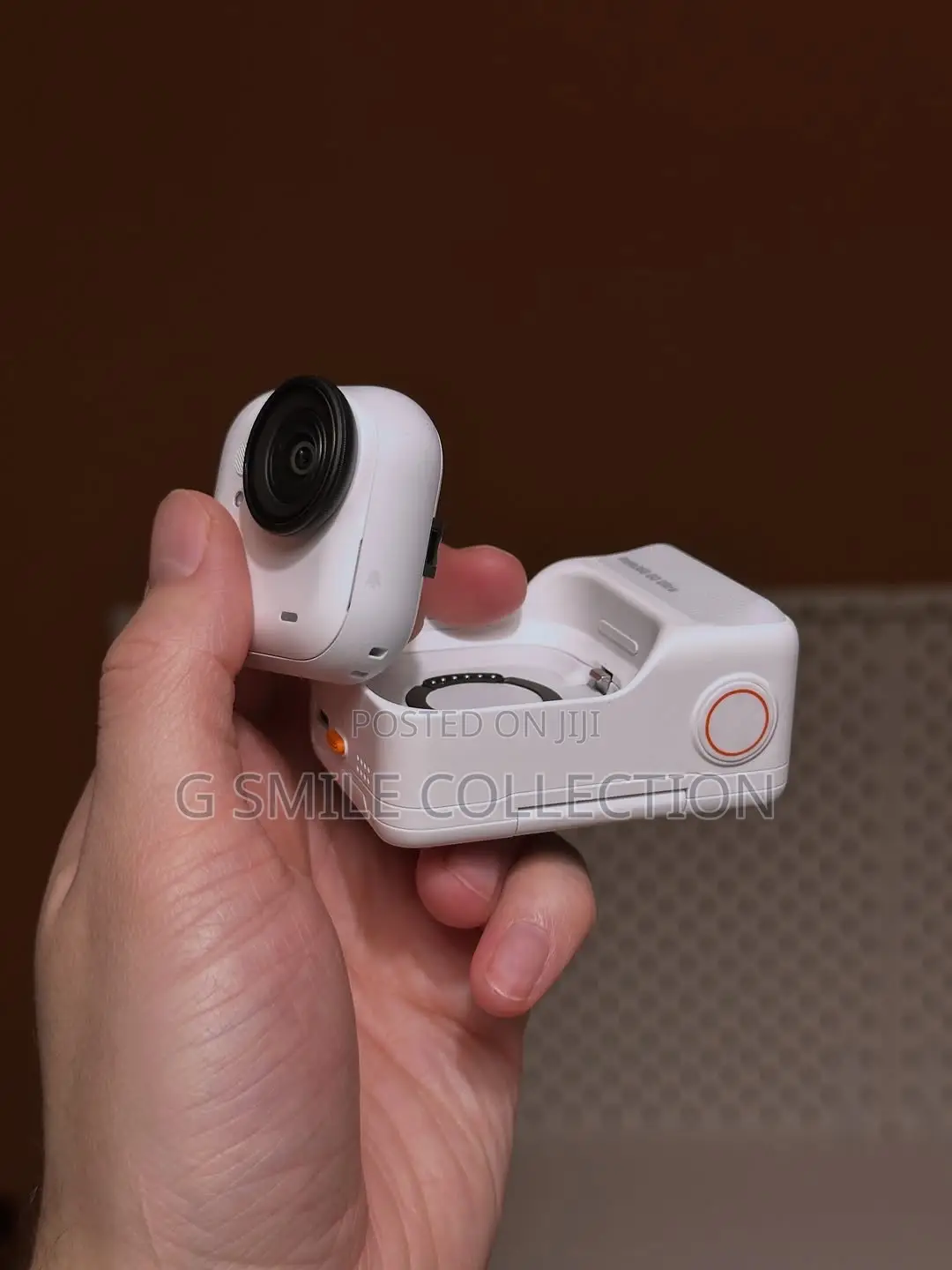 Inst360 Go Ultra (Tiny Hands-Free Cam)