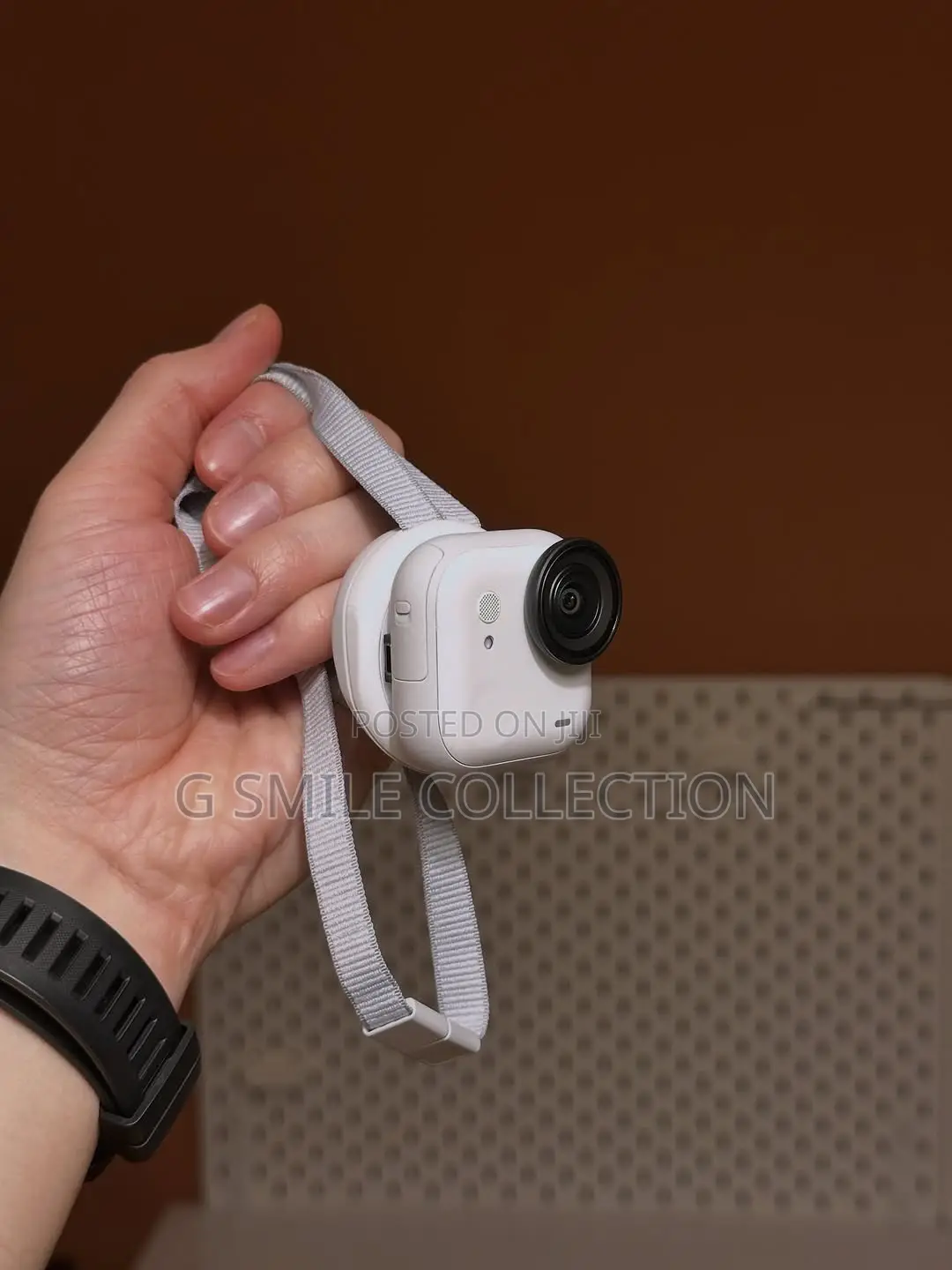 Inst360 Go Ultra (Tiny Hands-Free Cam)