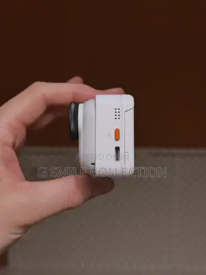 Inst360 Go Ultra (Tiny Hands-Free Cam)
