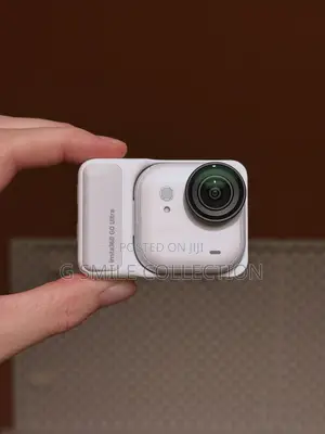 Inst360 Go Ultra (Tiny Hands-Free Cam)