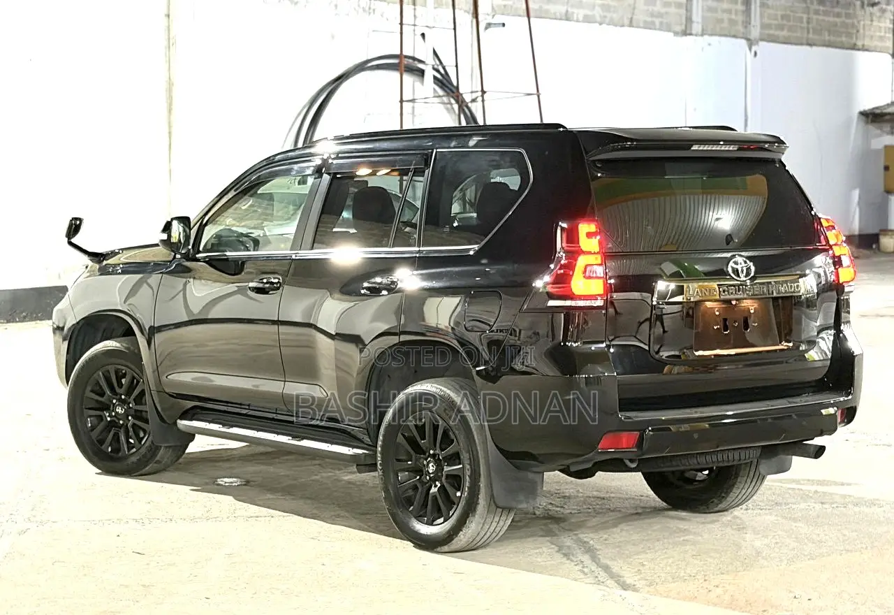 Toyota Land Cruiser Prado 2.7 2021 Matt Black