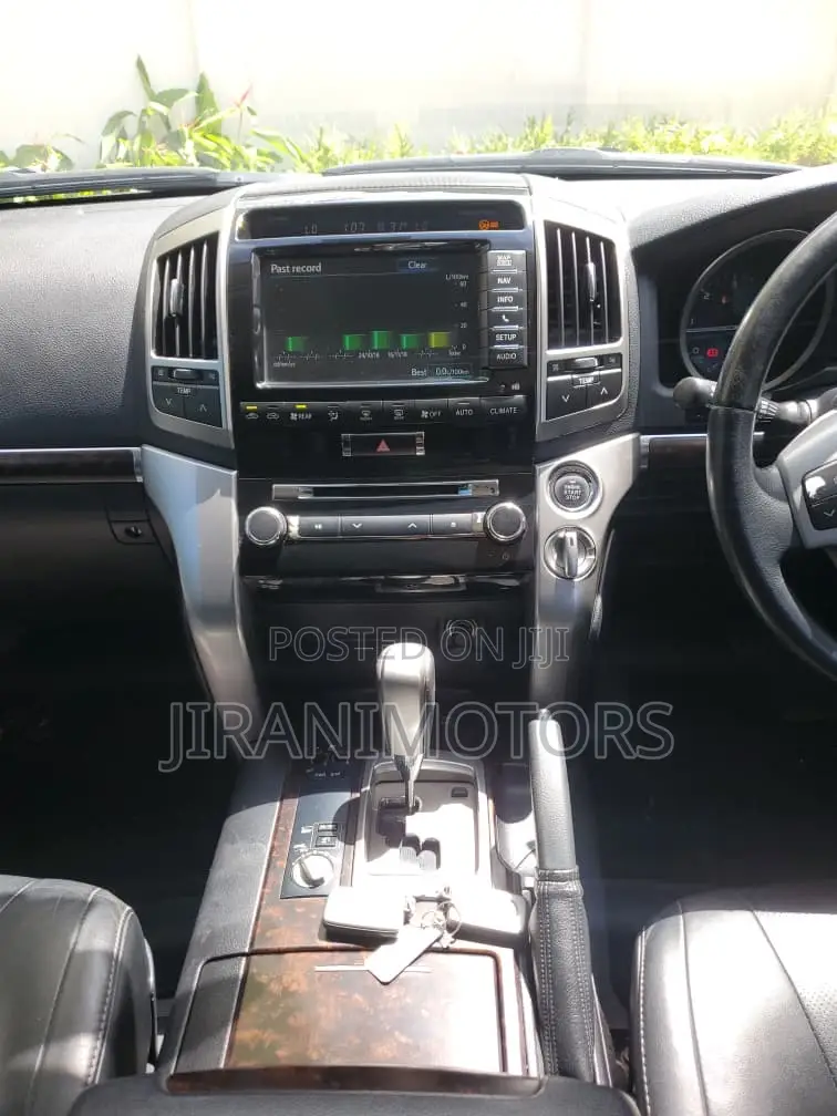 Toyota Land Cruiser 4.5 V8 VXR 2015 White