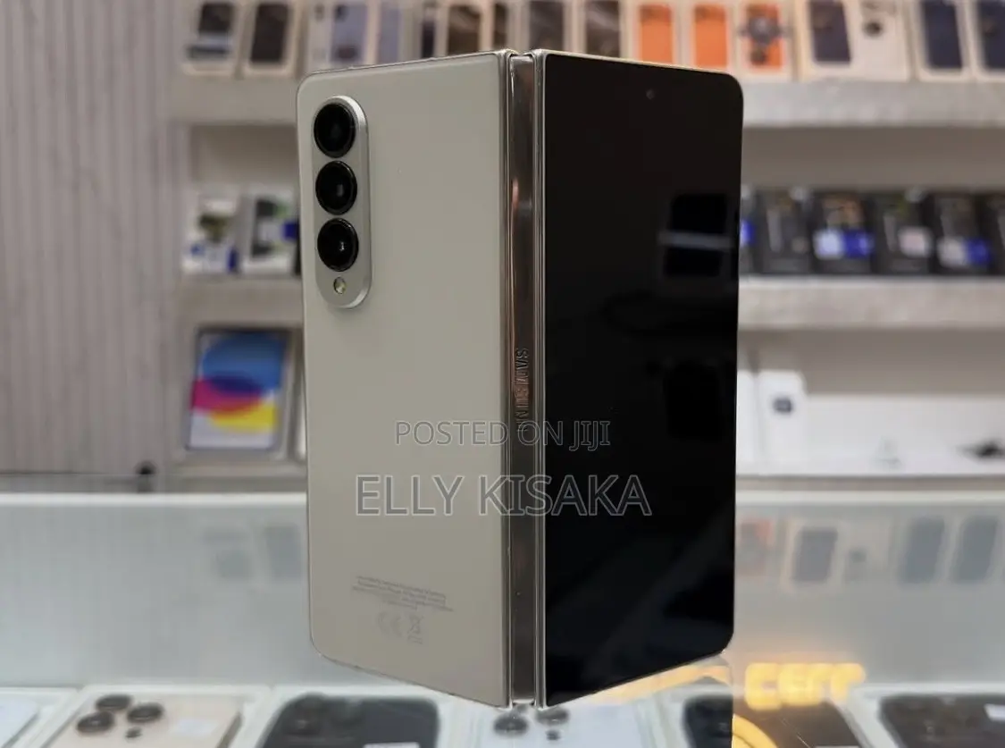 New Samsung Galaxy Z Fold4 256 GB Gold