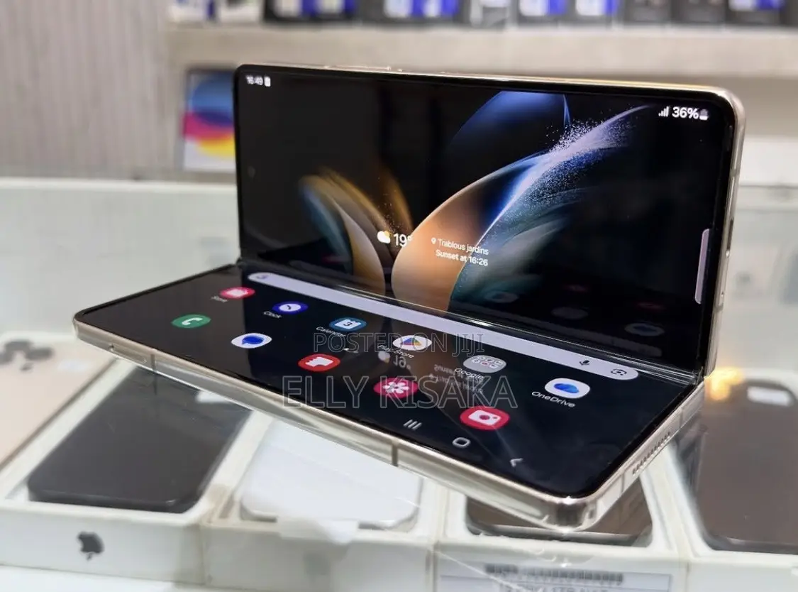 New Samsung Galaxy Z Fold4 256 GB Gold