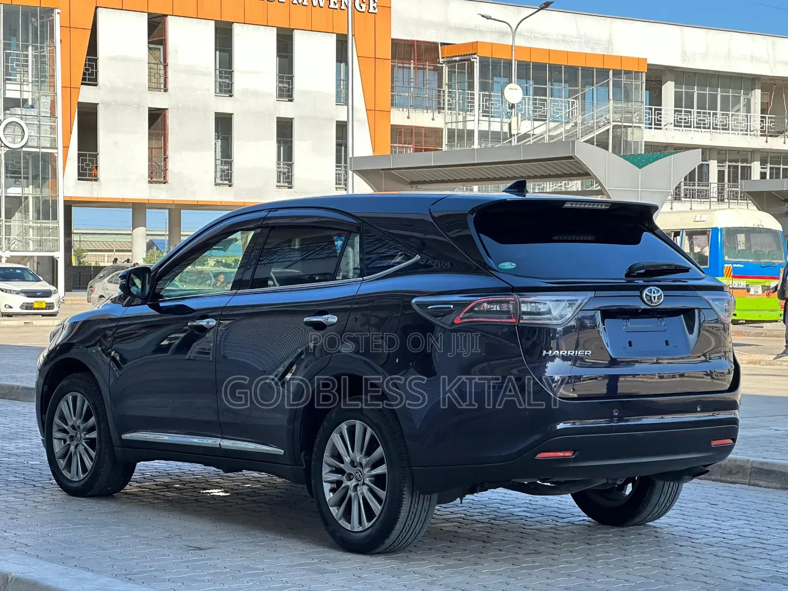 Toyota Harrier 2.0 2015 Black
