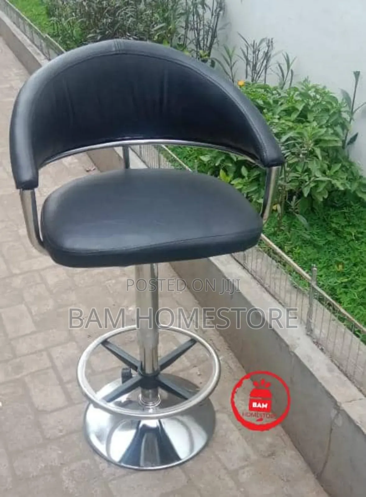 Modern Saloon Chair/Swivel Bar Stool - Luxury Leather Chrome Finish
