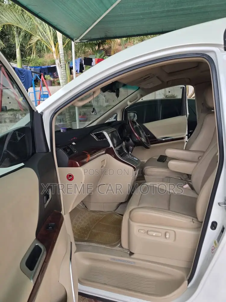 Toyota Alphard 2014 White