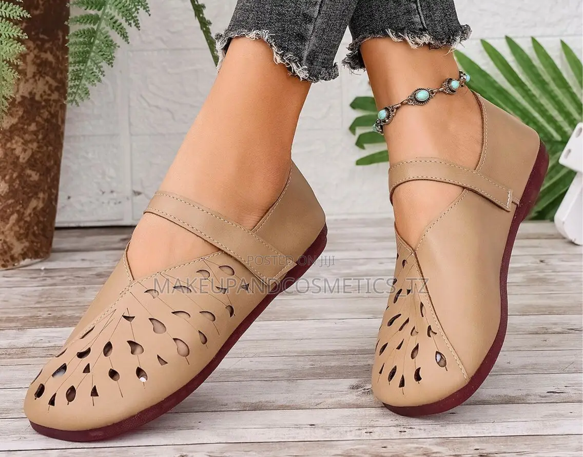 Pair of Women’S Breathable Cutouts Mary Jane Flat