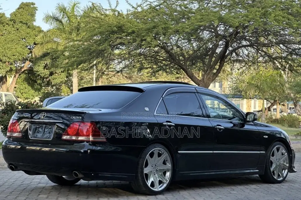 Toyota Crown 2006 Matt Black