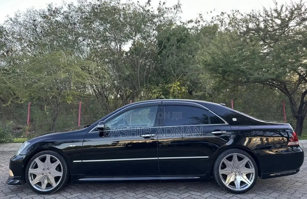 Toyota Crown 2006 Matt Black