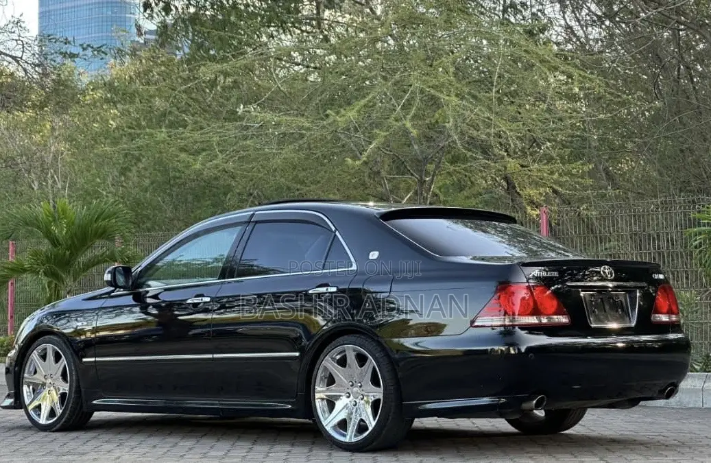 Toyota Crown 2006 Matt Black