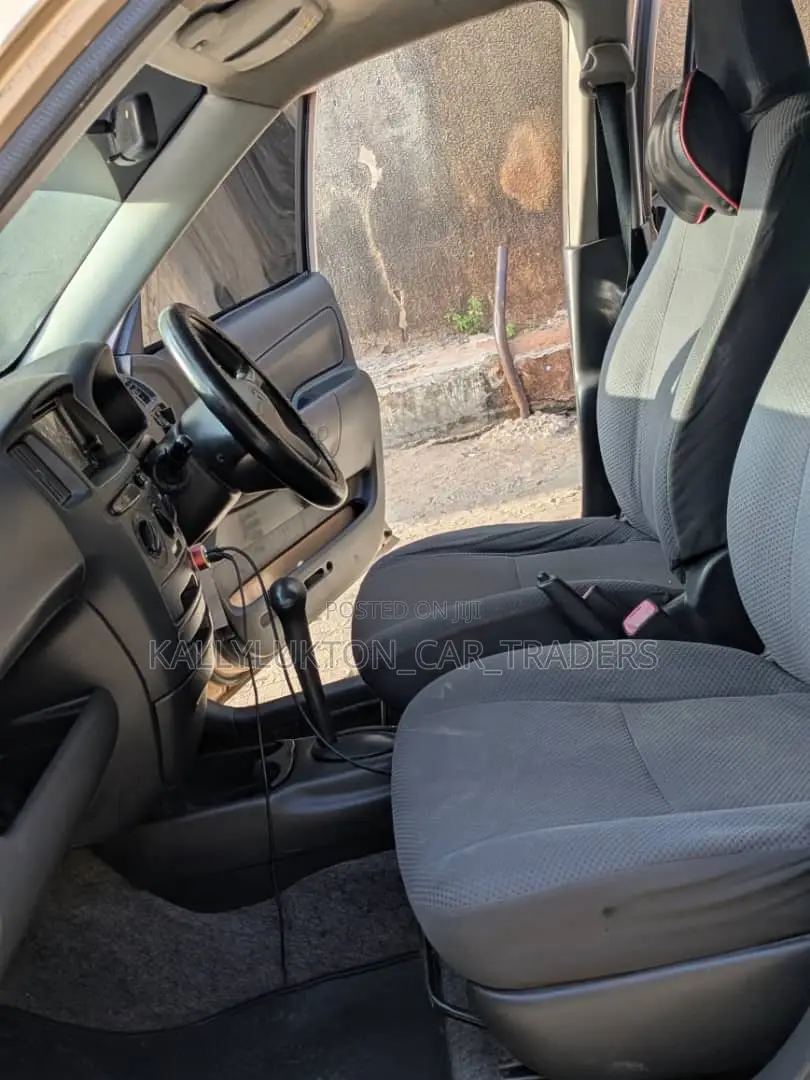 Toyota Probox 2005 Gold
