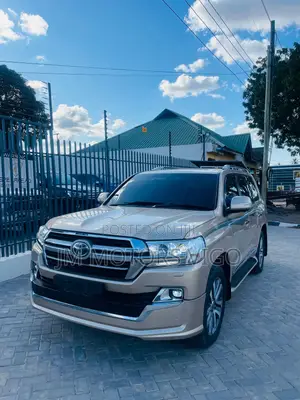Toyota Land Cruiser 2016 Gold