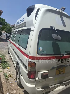 Toyota HiAce 2000 White