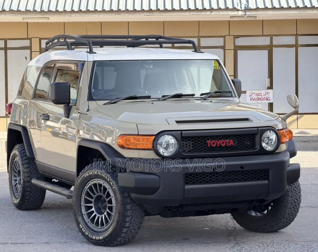 Toyota FJ Cruiser 2013 Beige