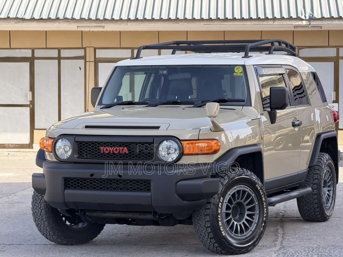 Toyota FJ Cruiser 2013 Beige