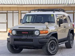 Toyota FJ Cruiser 2013 Beige