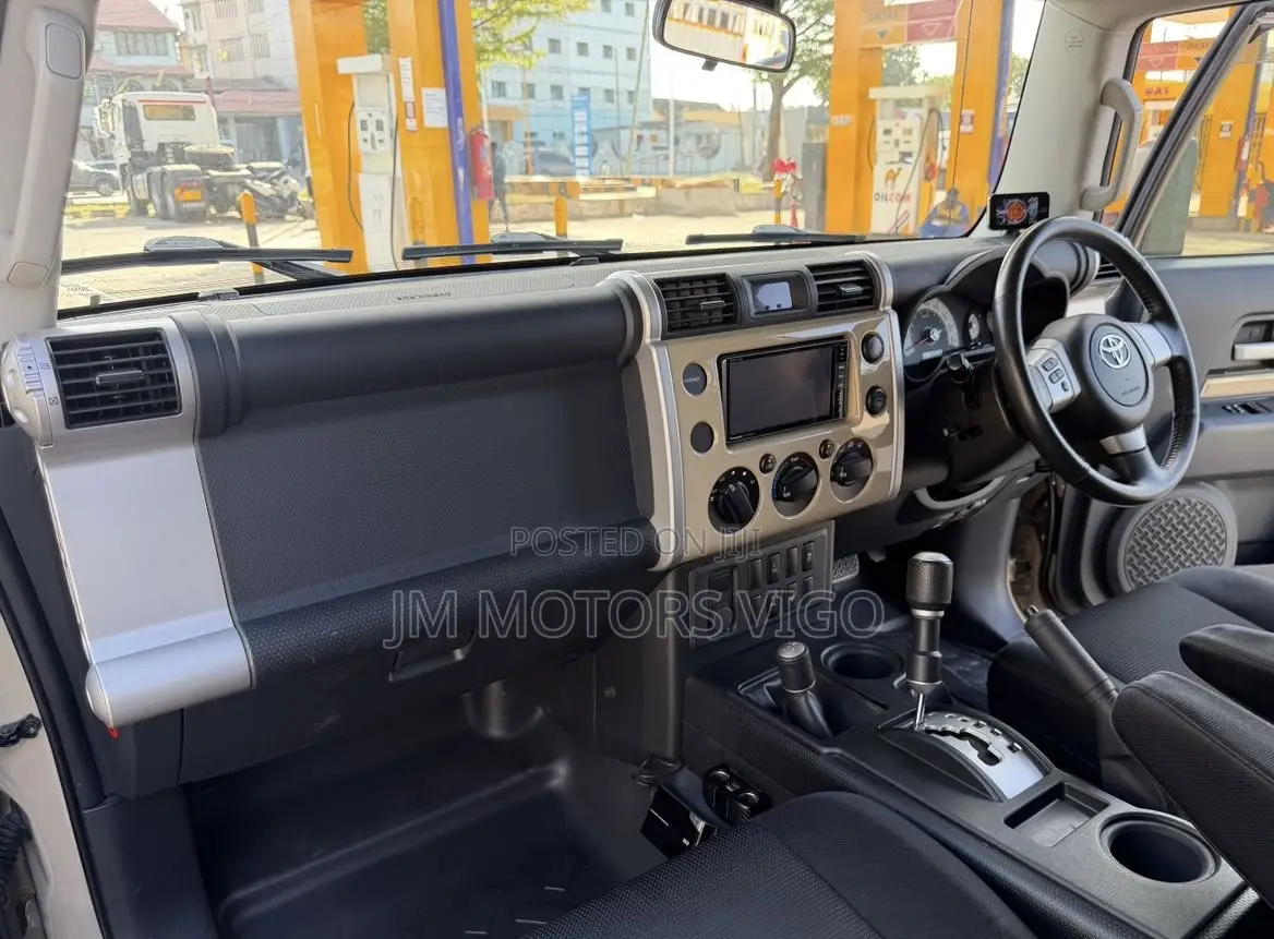 Toyota FJ Cruiser 2013 Beige
