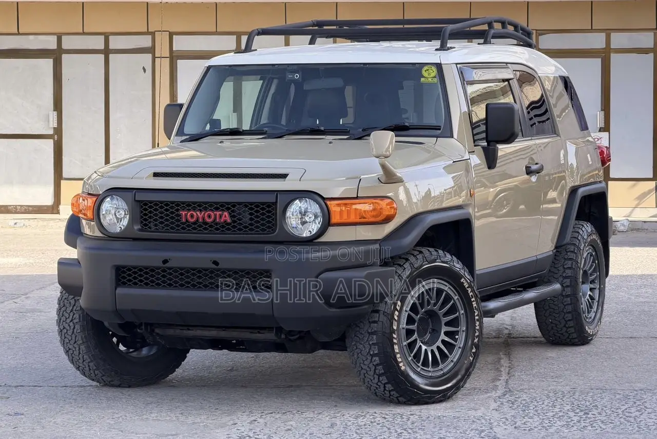 Toyota FJ Cruiser 2013 Beige