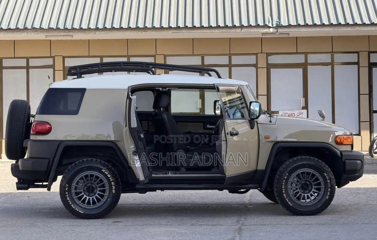 Toyota FJ Cruiser 2013 Beige
