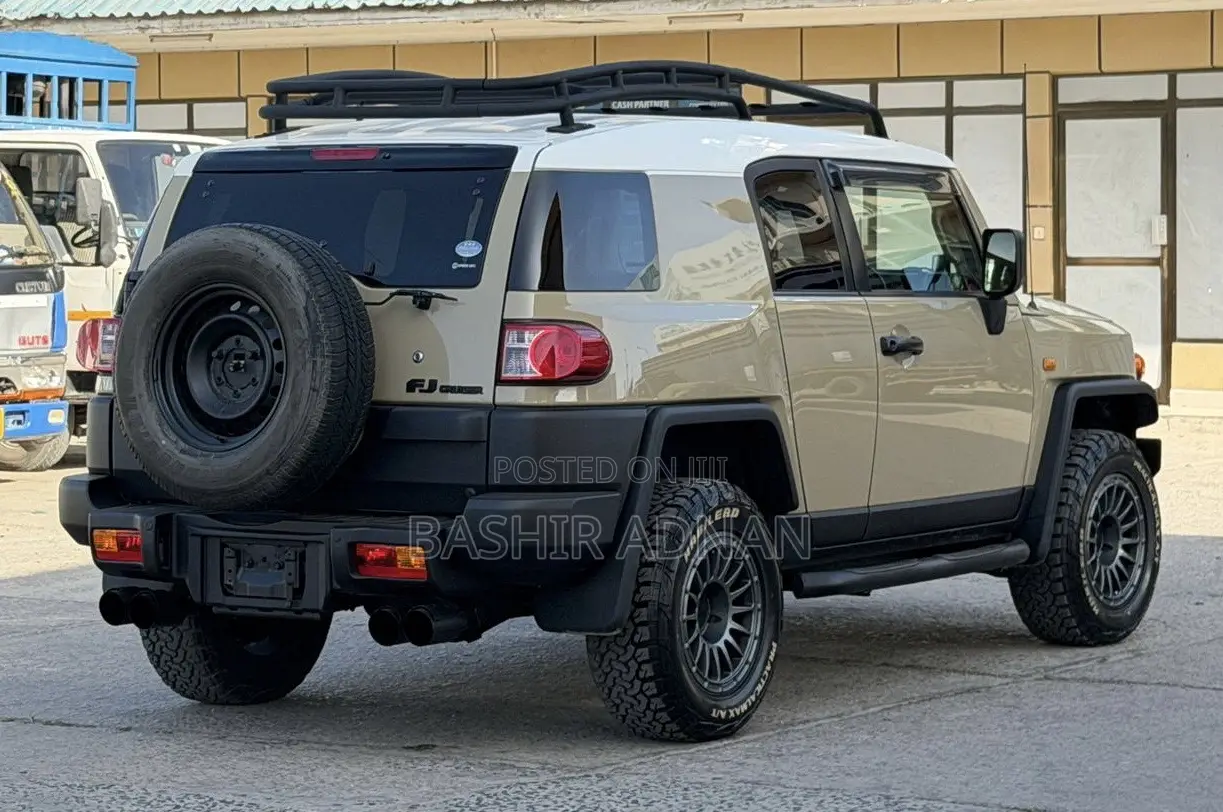 Toyota FJ Cruiser 2013 Beige
