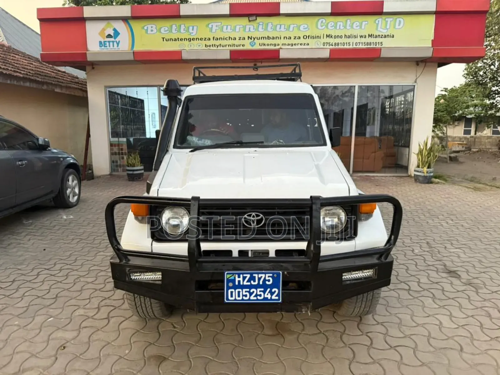 Toyota Land Cruiser 2005 White