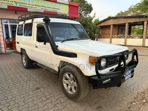 Toyota Land Cruiser 2005 White