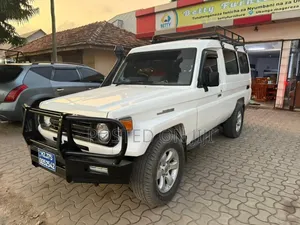 Toyota Land Cruiser 2005 White